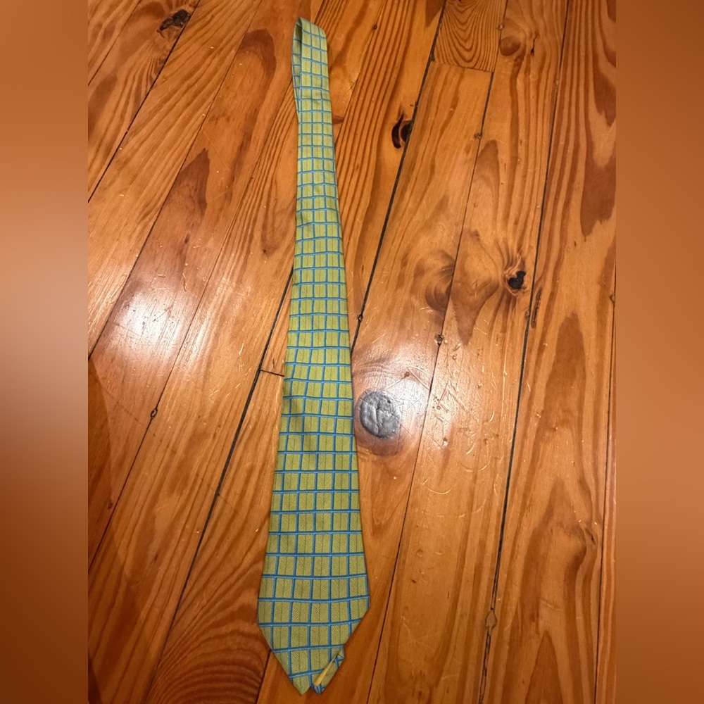 Mens 100% authentic hermes tie! Bundle on all for a deal! NWOT